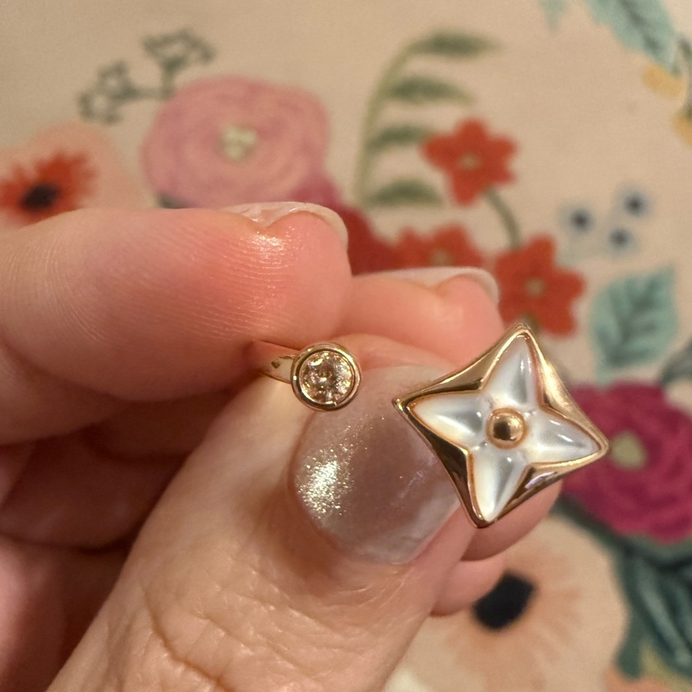 Elegant‎ Gold and Enamel Open Ring